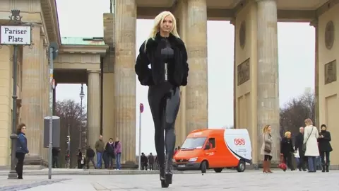 Susan Wayland Aka SWAY Sightseeing Walk In Berlin  ÐžÐžÐž Ð”Ð°Ð°Ð° :D