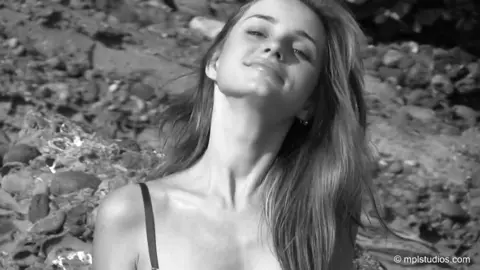 MPL Studios - Anya: Fly Fly Away I