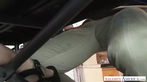 Mommy And Teen Got Threesome