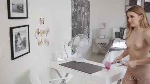Hot Girls Threesome