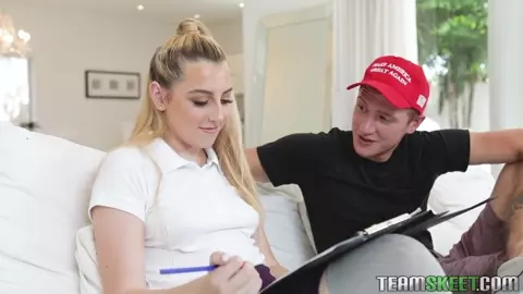 Make Her Pussy Filled With Creampie