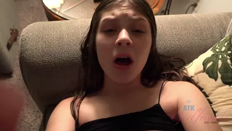 Cute Little Girlfriend Gets Creampied