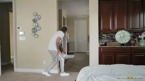Anal Stretching In The Shower, MILFs Like It Big
