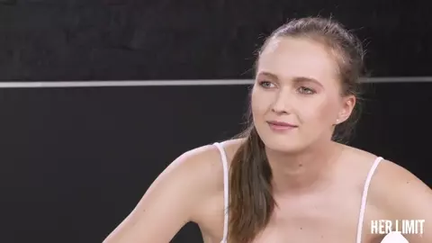 Stretching Her Juicy Holes To A Satisfactory Degree