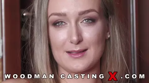 Elena Lux, Casting
