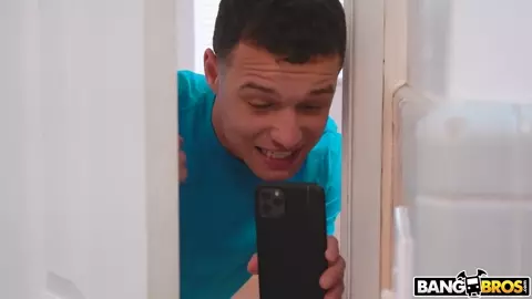 Casually Perving On Sister's Pussy