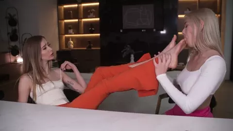 Cuddle Me Harder, Roomie