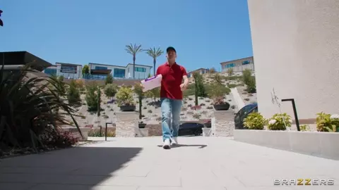 Pizza Guy Tipped With A Stuck Ass