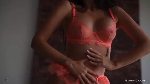 Red Roses, Hot Poses, 4K