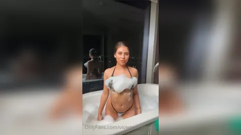 Violet Summers - Squirting In The Bath