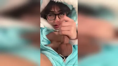 Kiyana Vi Horny On The Morning For Cumshot