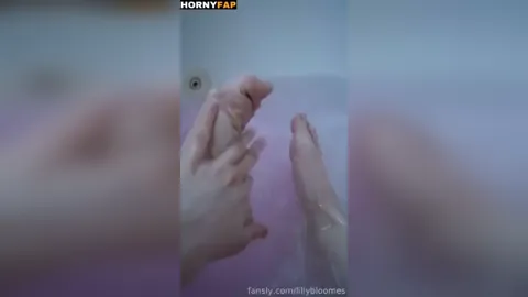 MSFIIIRE Nude Wet Feet Shower PPV