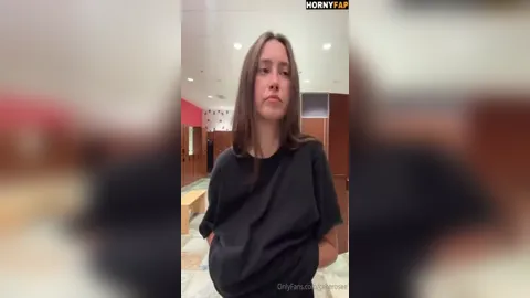Cecilia Rose Topless Hand Bra Onlyfans Video Leaked