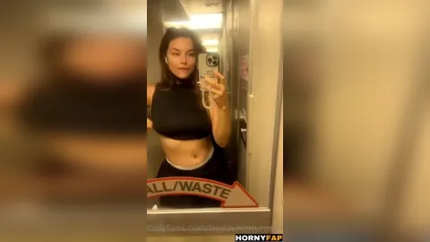 Lauren Summer Nude Public Bathroom Onlyfans Video Leaked